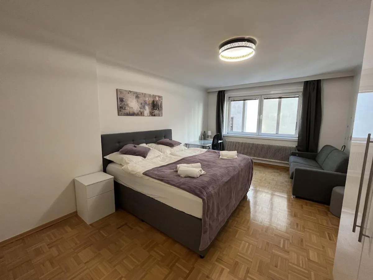 *Luxurious And Spacious Family Apartment* Wien Lägenhet